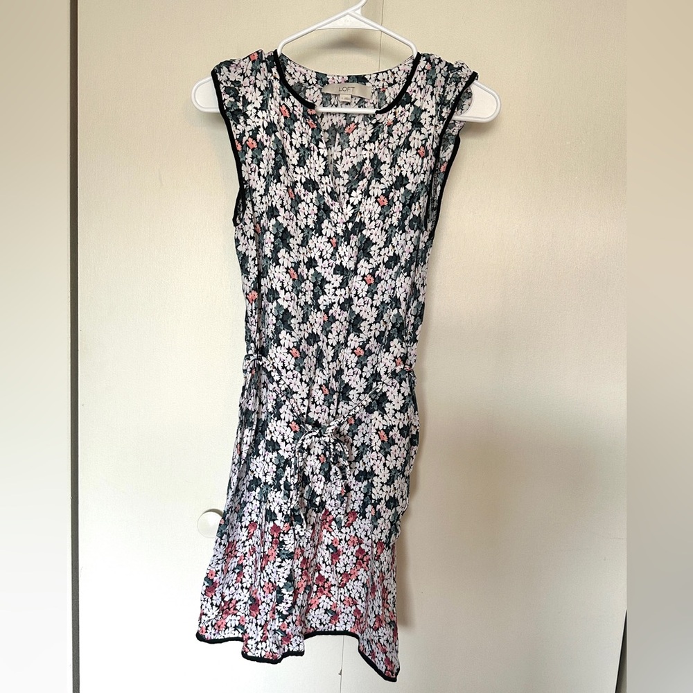 LOFT Size Small Floral Knee Length Dress
